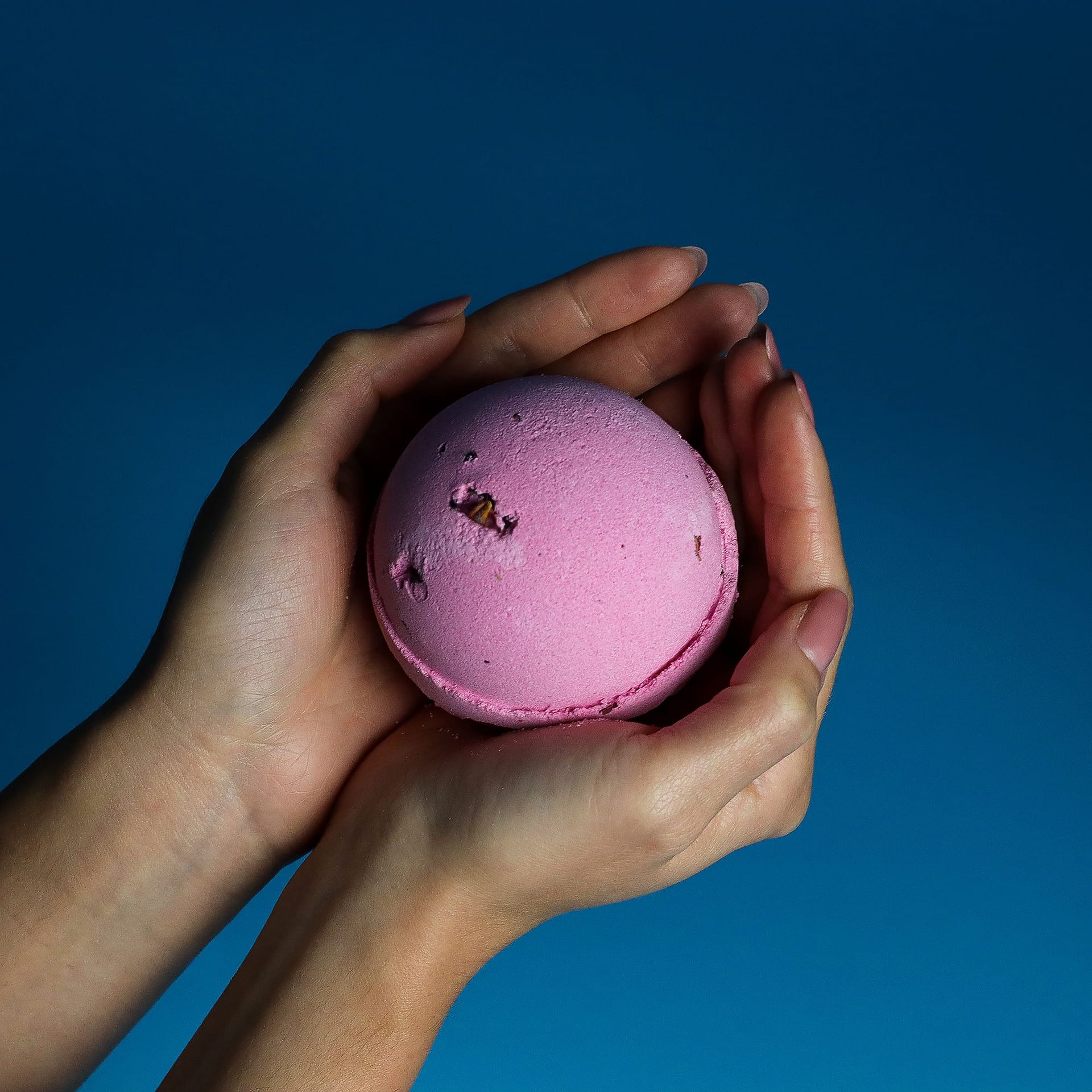Set of 3 Rose & Petals Bath Bombs 4 Set of three rose-pink bath bombs topped with real rose petals.